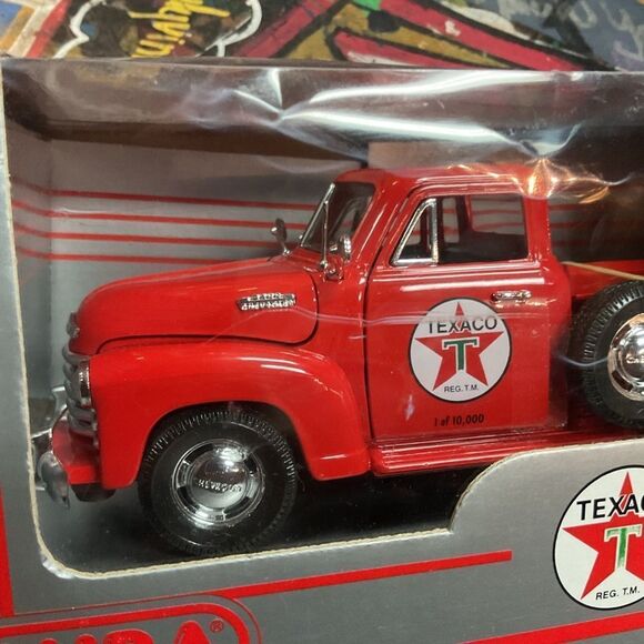 Texaco 1953 Chevrolet Pick-Up Die-Cast Truck - 1:18 Scale w/ Barrels (Made 1997) - Picture 3 of 9